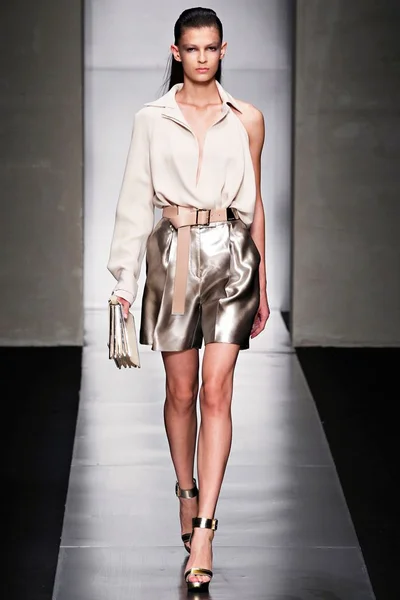 Look 17